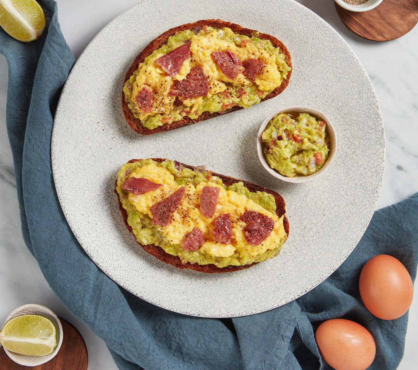 Avocado toast con uova strapazzate e Montana classica